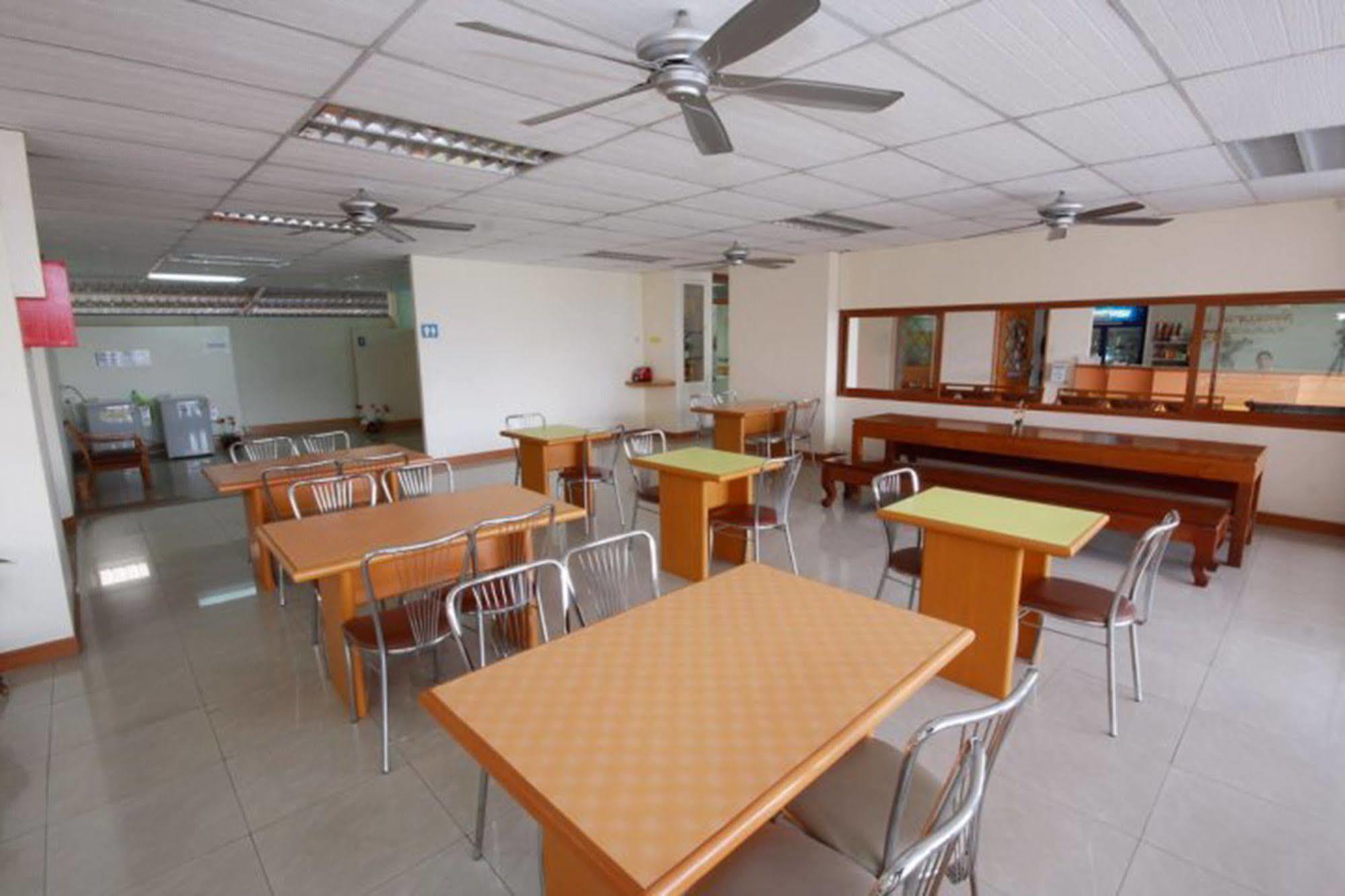 P.A. Place Hotel Nakhon Sawan Ngoại thất bức ảnh